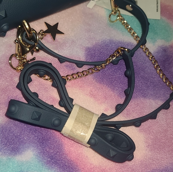 Most Wanted Purse - Picture 4 of 15
